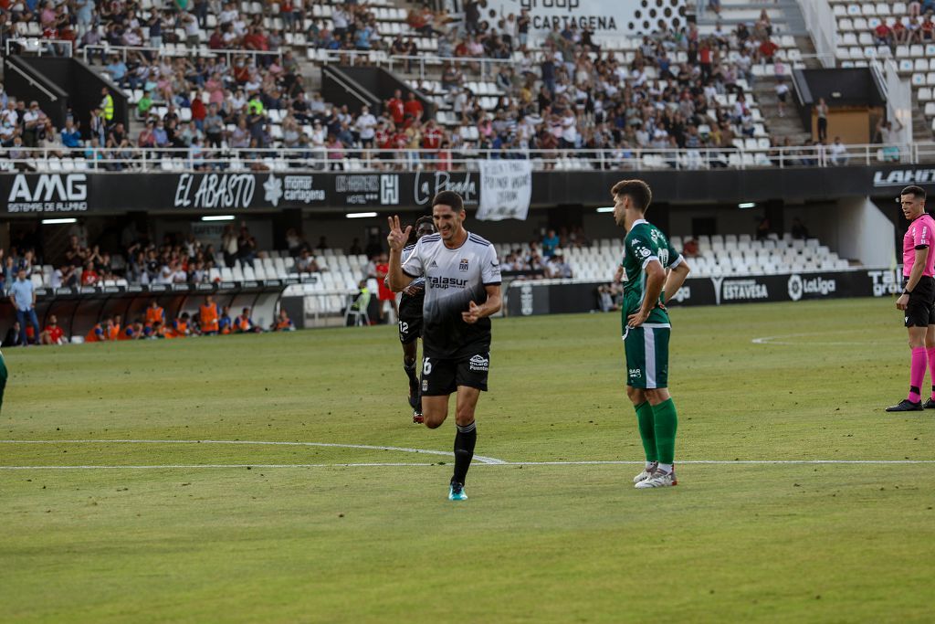 El FC Cartagena 'entierra' al Amorebieta