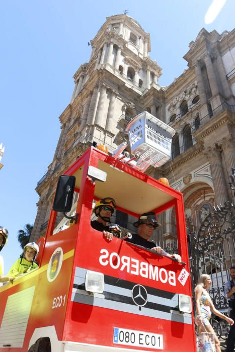 La manifestación, que partía del parque de bomberos de Martiricos, ha recorrido las calles de Málaga hasta llegar a la plaza de la Constitución