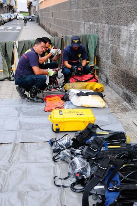 Efectivos de los Bomberos de Las Palmas de Gran ...