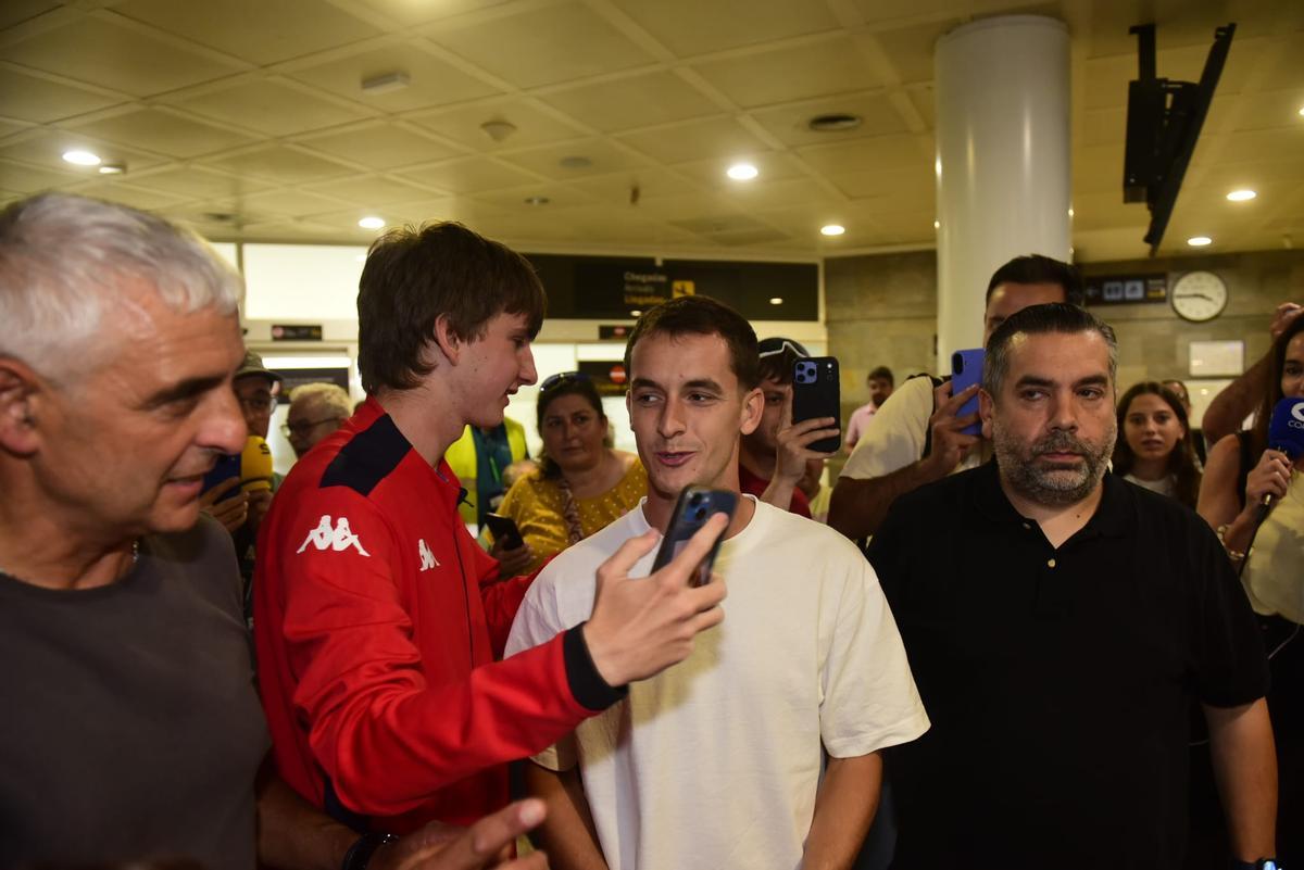 Llega Marc Casadó a A Coruña para incorporarse al Deportivo Llega Marc Casadó a A Coruña para incorporarse al Deportivo