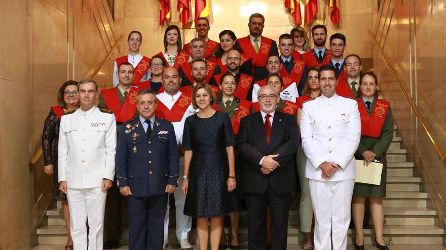 La ministra de Defensa, madrina del Máster Oficial en Derecho Militar