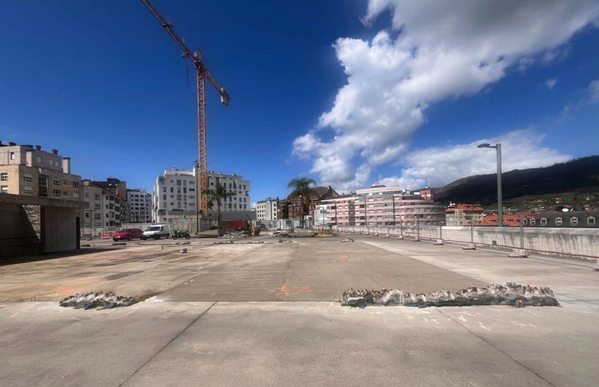 La zona donde se construyen las dos torres, con la grúa. | R. A.