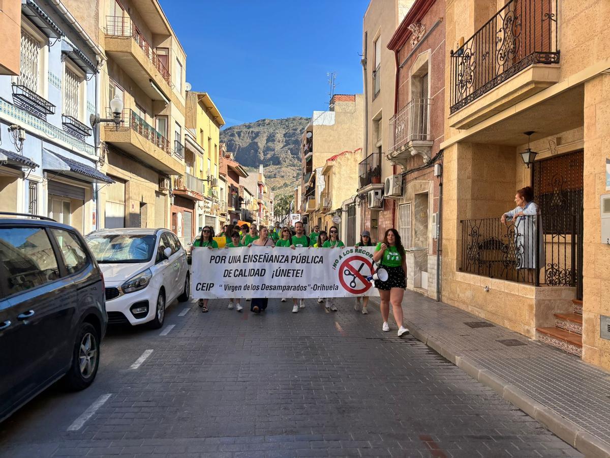 Protesta de docentes de la Vega Baja en el Ayuntamiento de Orihuela
