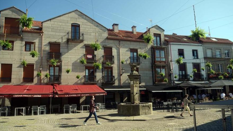 La decoración en la plaza de O Castro.