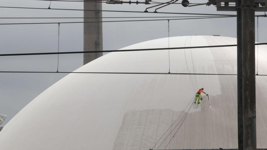 Puesta a punto de la cúpula del Centro Niemeyer