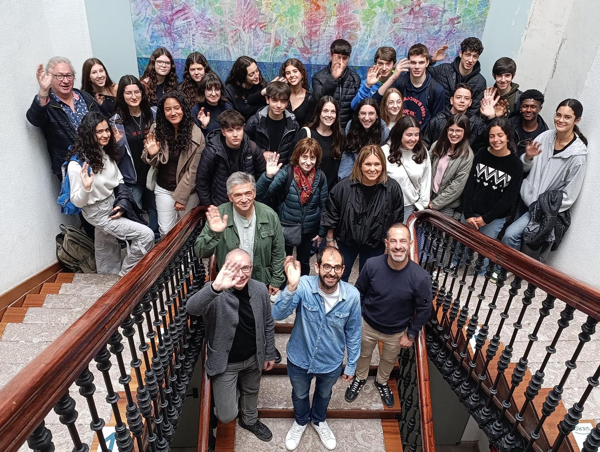 La visita de la Banda de Música del Conservatorio de Sabadell al Ayuntamiento de Siero, en imágenes