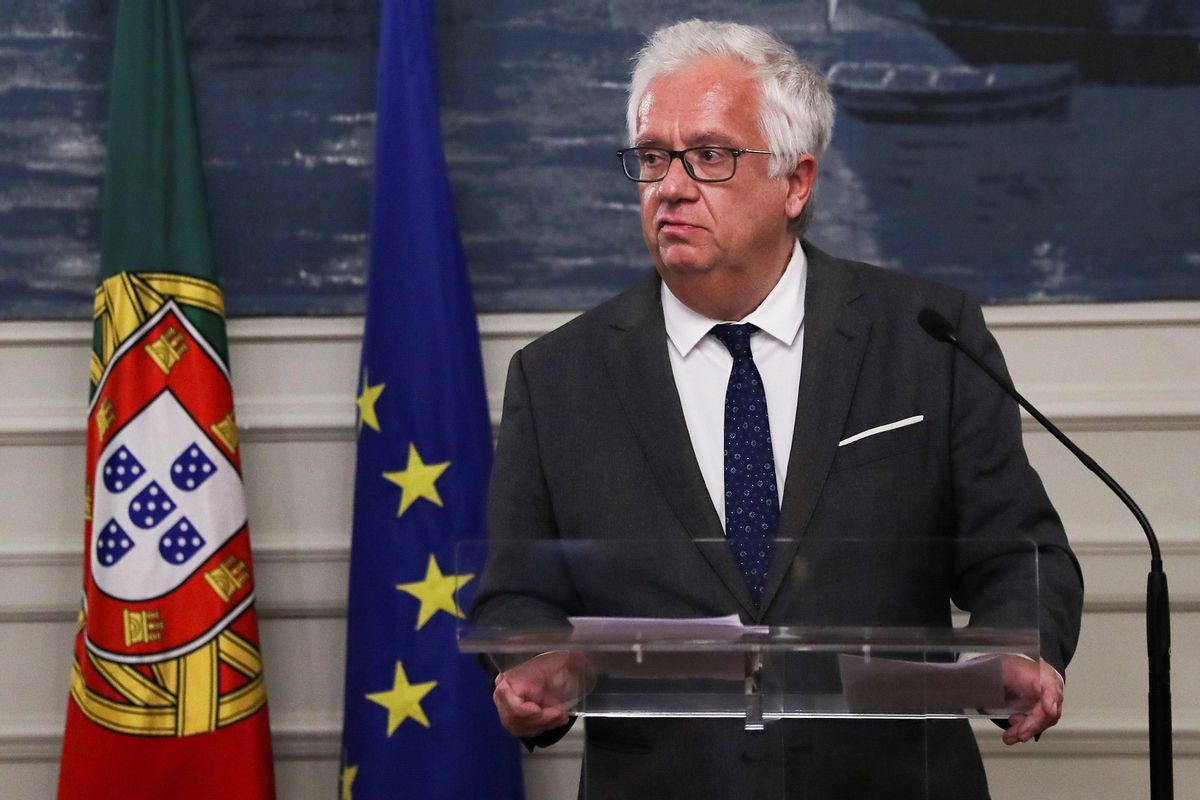 Dimiteix el ministre de l’Interior portuguès després d’un accident mortal provocat pel seu vehicle oficial Dimiteix el ministre de l’Interior portuguès després d’un accident mortal provocat pel seu vehicle oficial