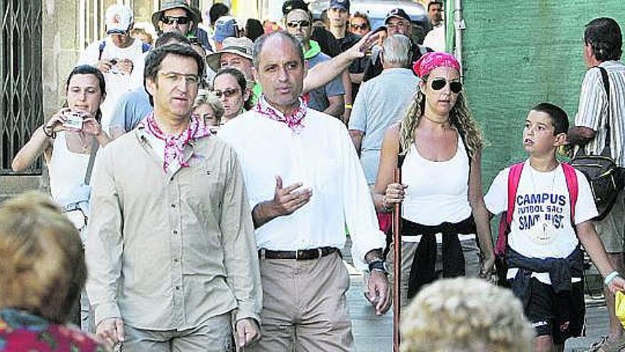 Alberto Núñez Feijóo acompañó ayer en el Camino de Santiago al presidente valenciano, Francisco Camps.