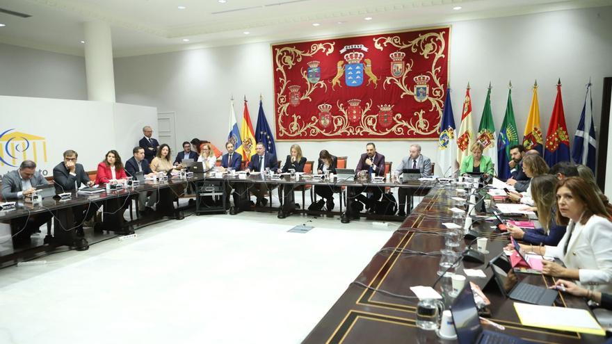 Un instante de la presentación de los presupuestos de Educación en el Parlamento de Canarias.