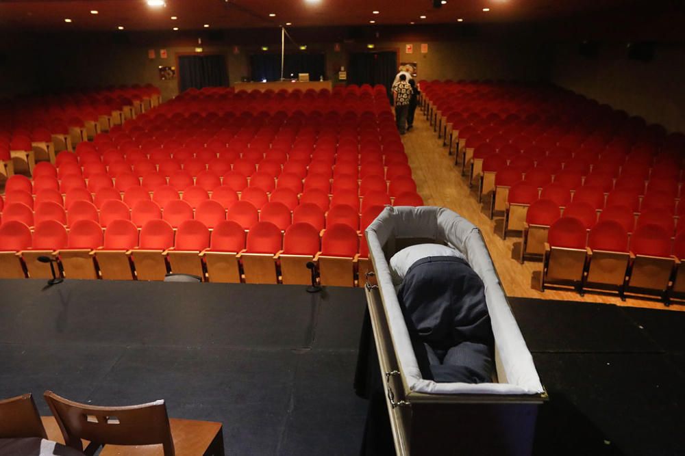 El montaje malagueño 'En ocasiones veo a Umberto' despide varias décadas de existencia del teatro de la calle Córdoba, que pasará a convertirse en el Teatro del Soho, el proyecto de Banderas
