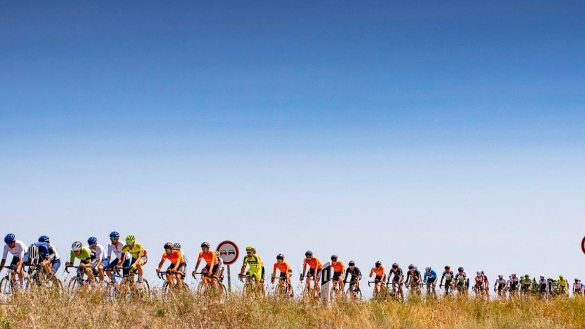 El equipo ciclista de Euskaltel durante una de las etapas de la Vuelta a Portugal