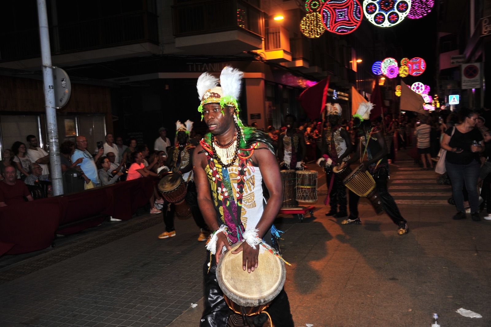 Fiestas de Santa Pola: Una Entrada que pone buena cara al mal tiempo