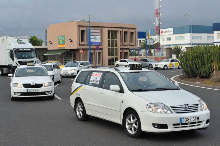 Protesta de taxistas contra el día libre