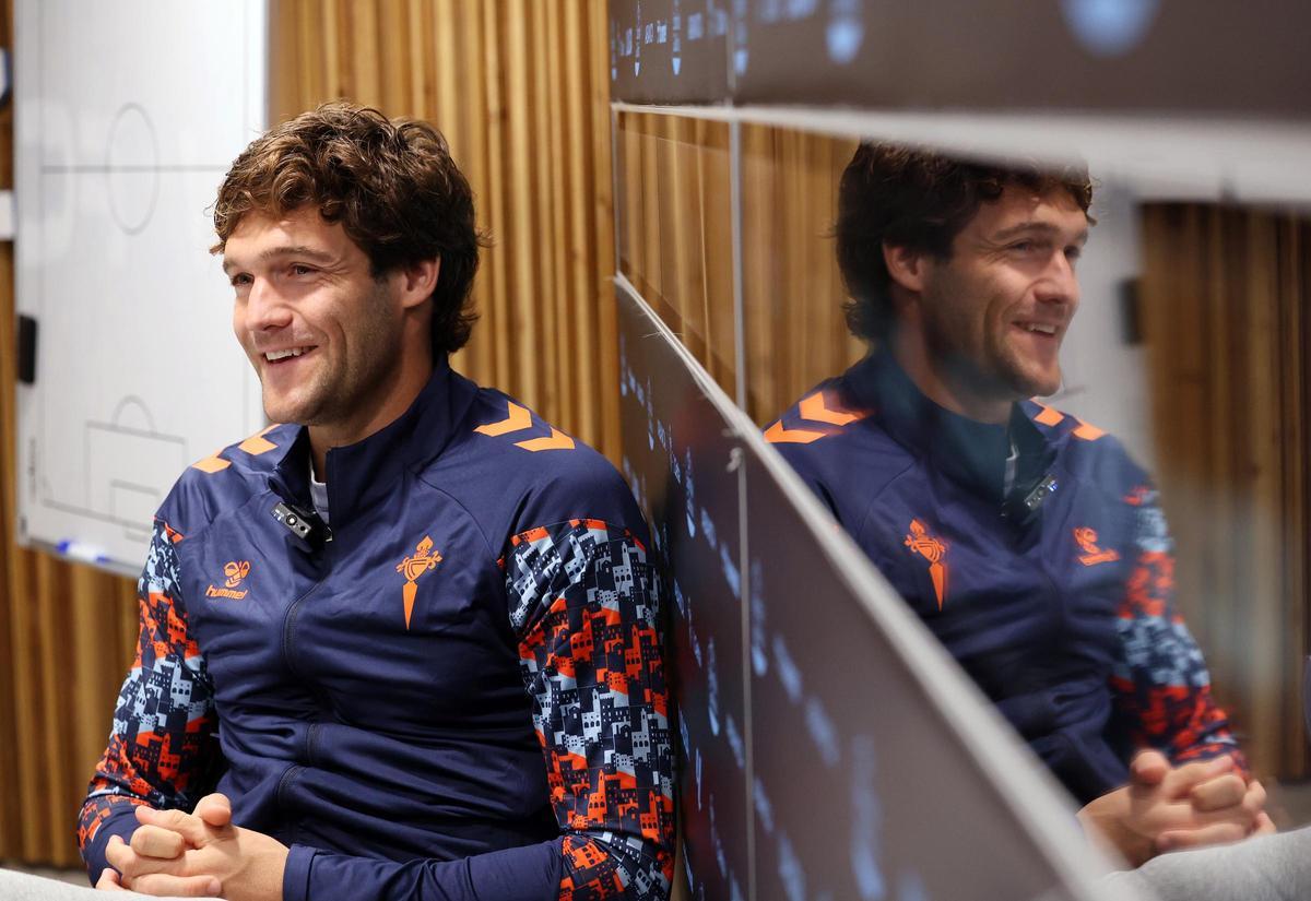 Marcos Alonso, ayer en Afouteza, durante la entrevista en la sala de prensa, tras el entrenamiento del Celta