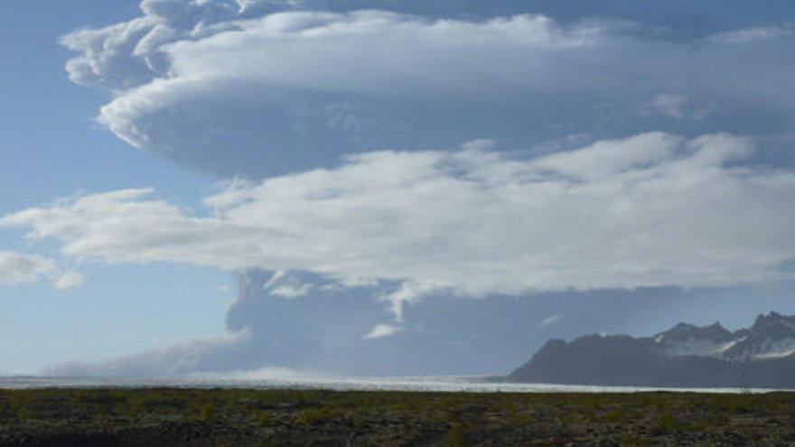 La nube de ceniza es visible en toda Islandia.