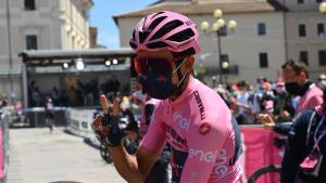 Egan Bernal, el lunes, en su primer día en carrera vestido de rosa.