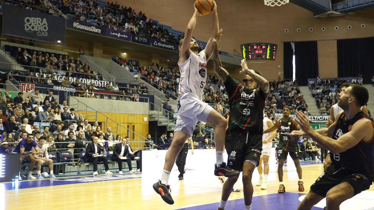 Regreso triunfal del Obradoiro en una 'guerra de artillería'