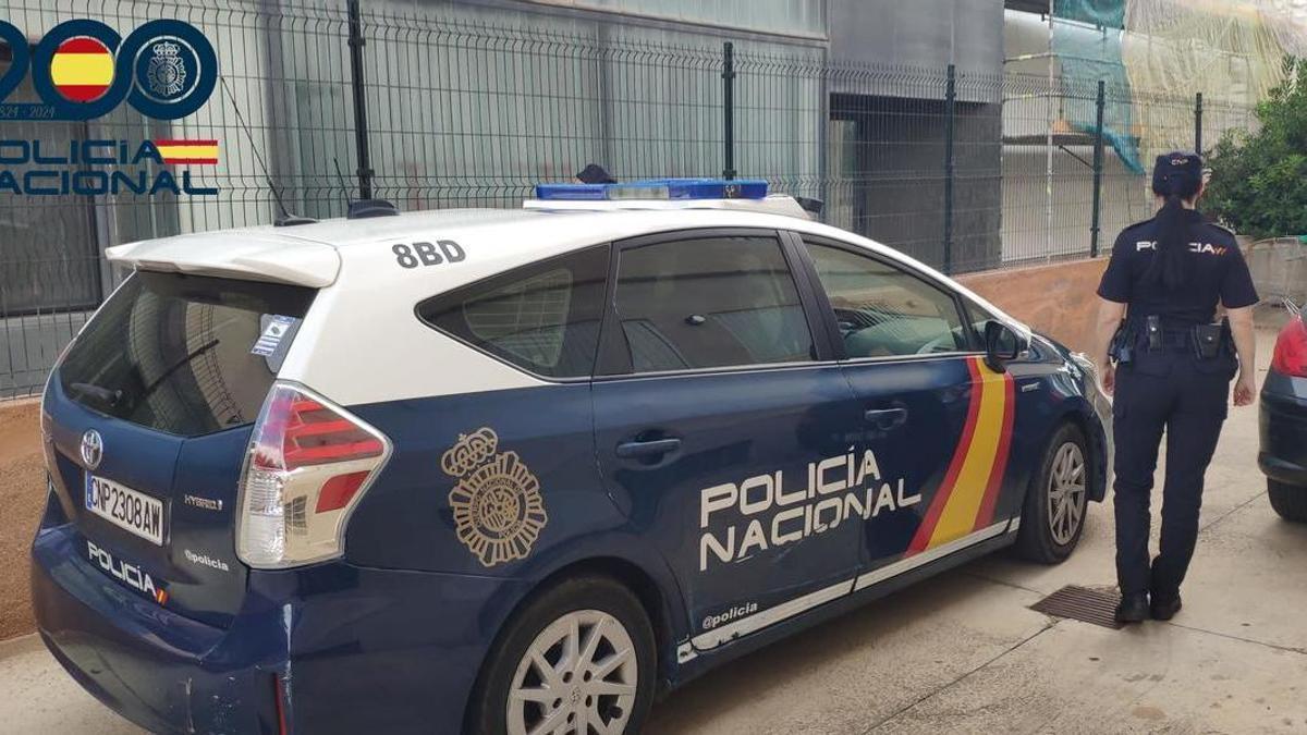 Una agente de la Policía Nacional de la Comisaría de Playa.