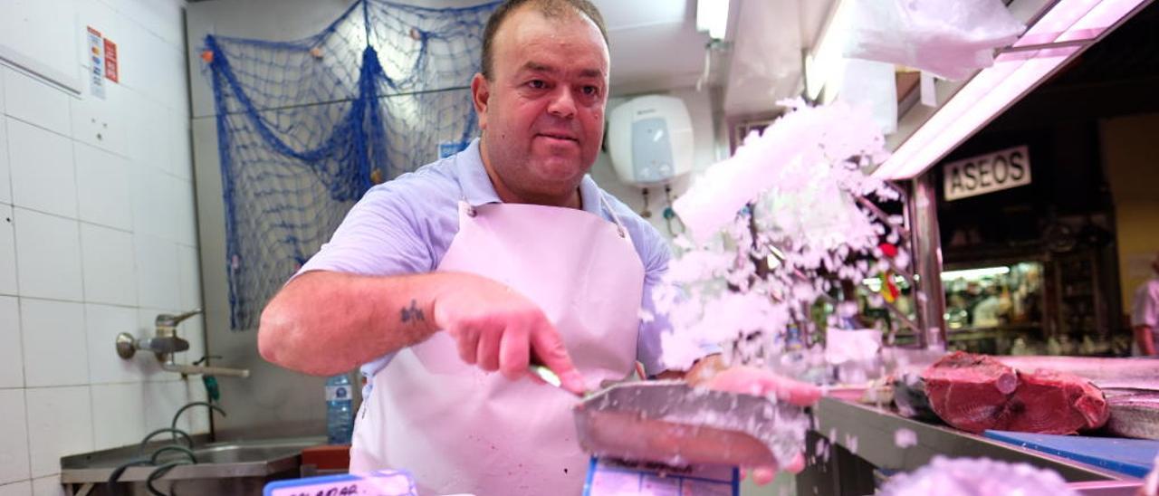 Evaristo, en su puesto en el Mercado.