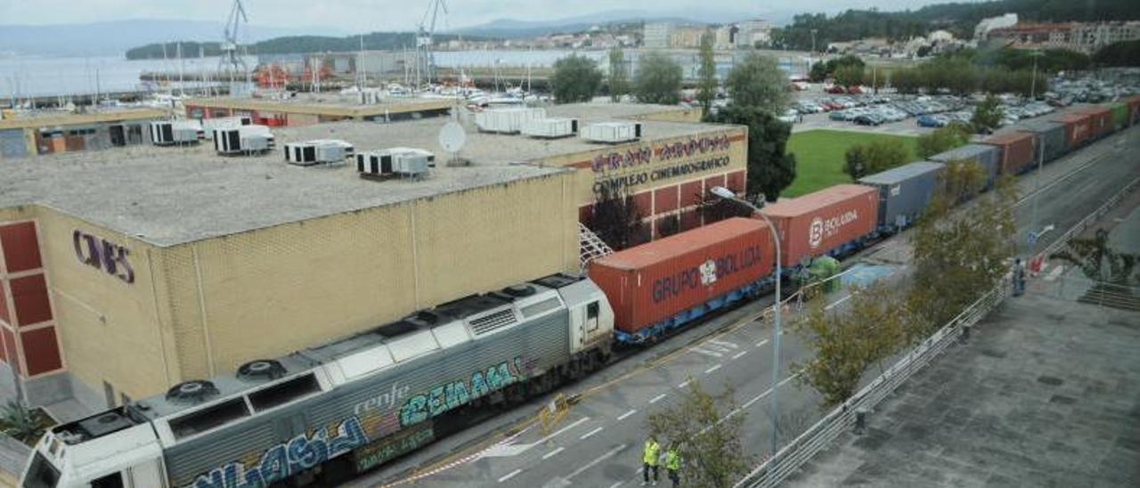 Tren de mercancías en el puerto de Vilagarcía. |   // IÑAKI ABELLA