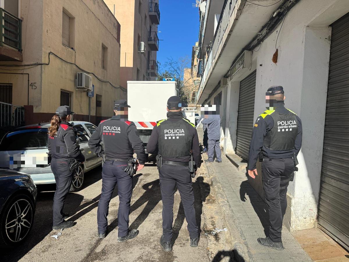 Imatges del dispositiu contra el frau elèctric al barri del Culubret de Figueres.