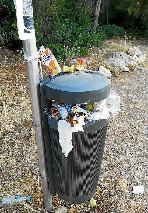 Basura en el castillo de Bellver