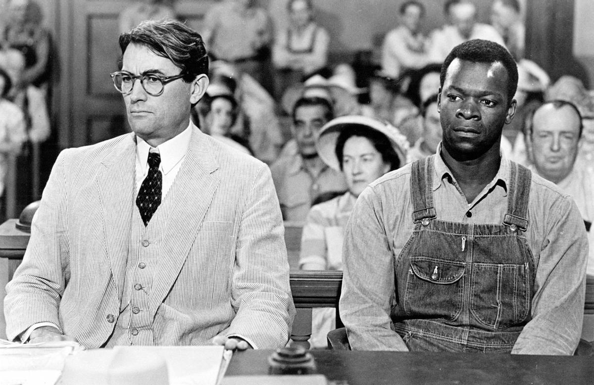 Gregory Peck i Brock Peters, en l'escena del judici de "Matar un rossinyol"