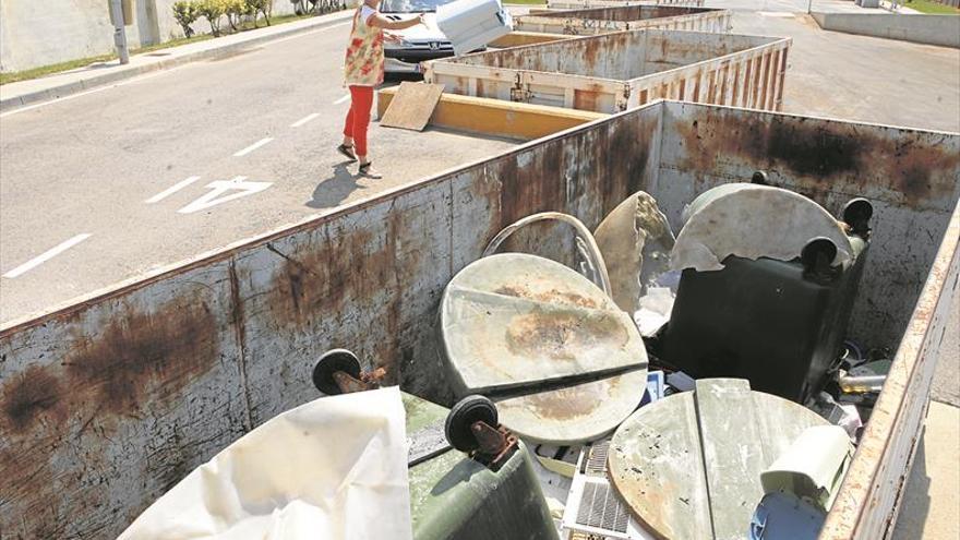 Los vecinos de 35 pueblos pagarán menos por reciclar en ecoparques