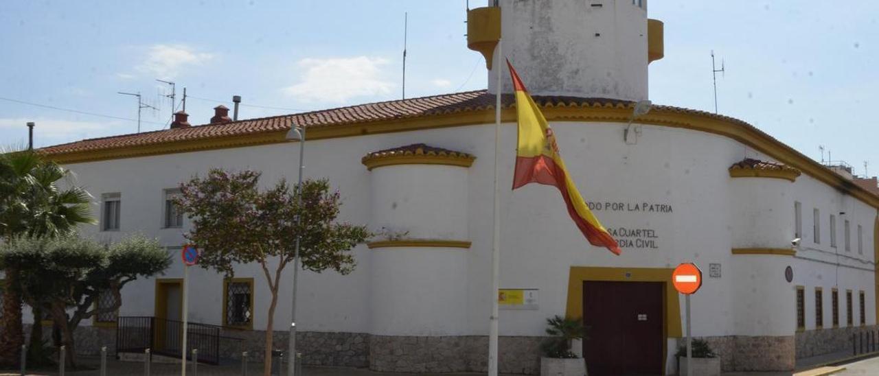 Fachada del cuartel de la Guardia Civil de Moncofa, que desde Subdelegación aseguran que está «totalmente cubierto».