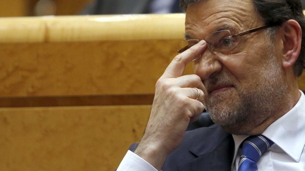 Rajoy durante el pleno extraordinario del Congreso sobre el caso Barcenas