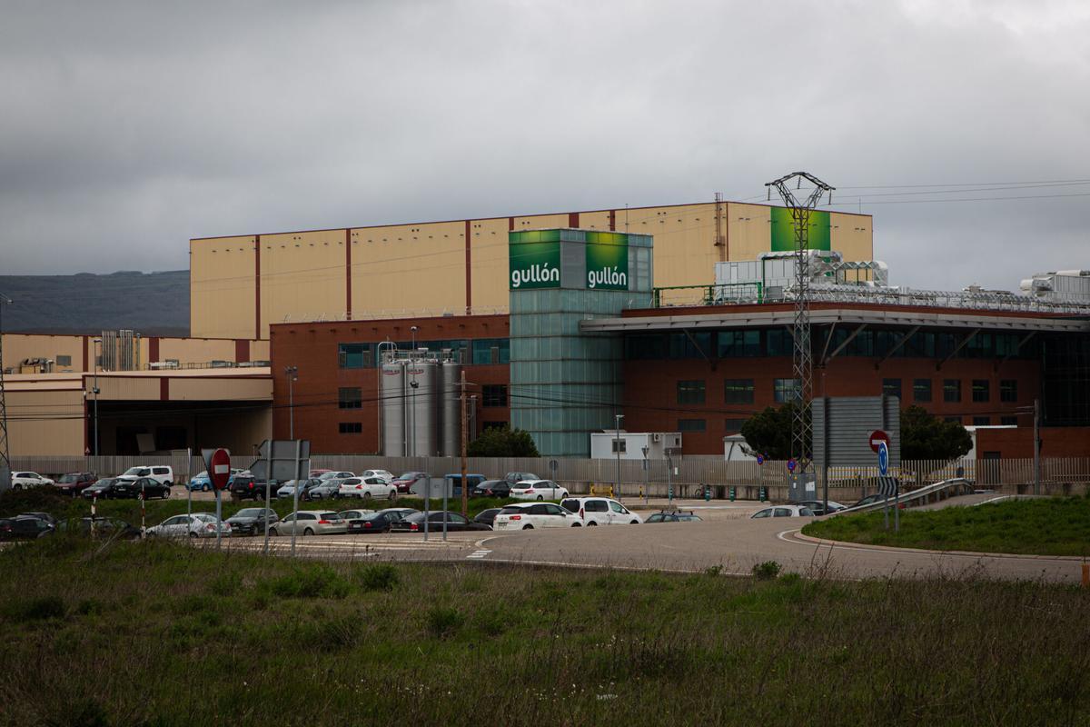 02.05.2022. PALENCIA. Imagen exterior de la fabrica de galletas Gullón a las afueras de Aguilar de Campóo. Foto: Alba Vigaray