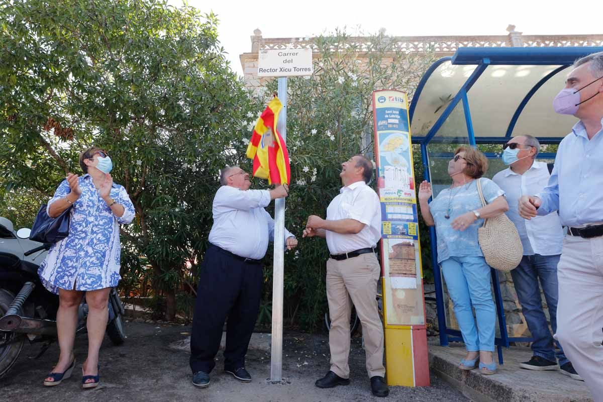 Francesc Torres, al inaugurar una calle a su nombre: «Ya no me perderé al llegar a casa»