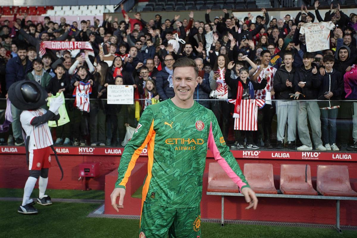 Ter Stegen, somrient, ahir a Montilivi