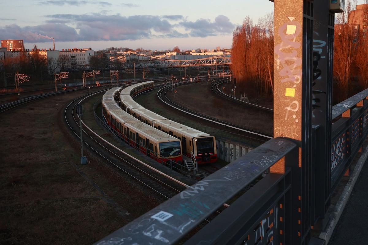 Alemania se para el lunes por una huelga a gran escala que los sindicatos han convocado en todo el transporte. Los trabajadores del sector público elevan la presión para exigir subidas del 10,5% para compensar la elevada inflación