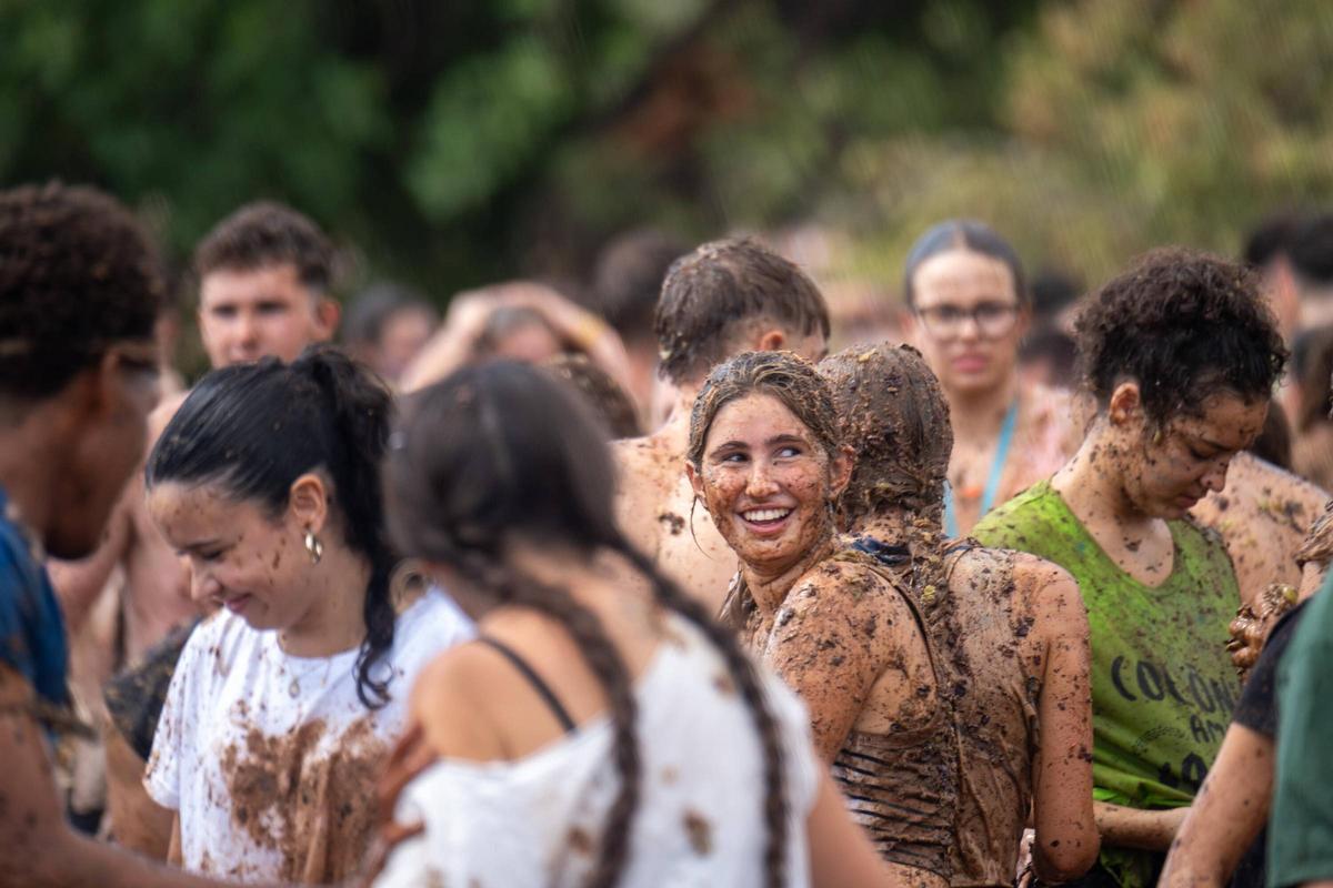 Sa Vermada de Binissalem arranca con su multitudinaria ‘guerra de raïm’ y la ‘Festa dels Trepitjadors’