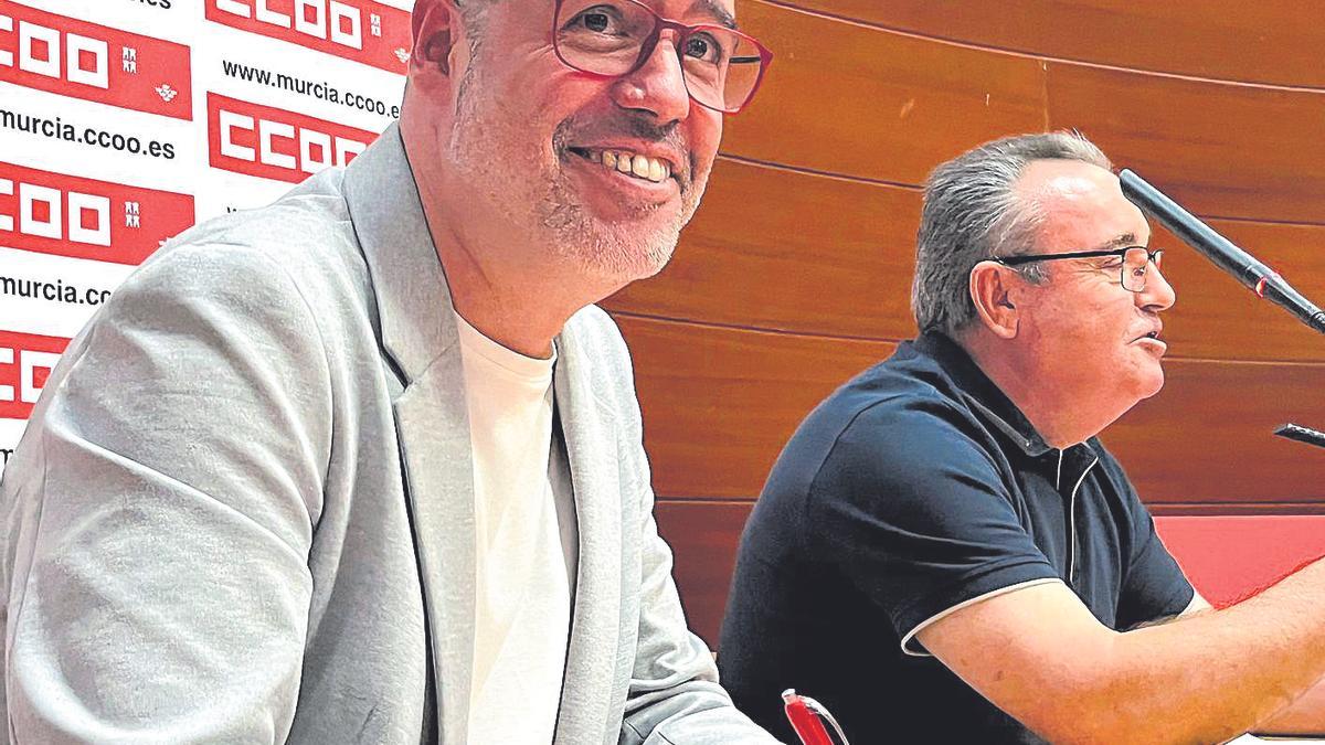Unai Sordo y Santiago Navarro en la reunión de delegados y delegadas de CCOO en Murcia