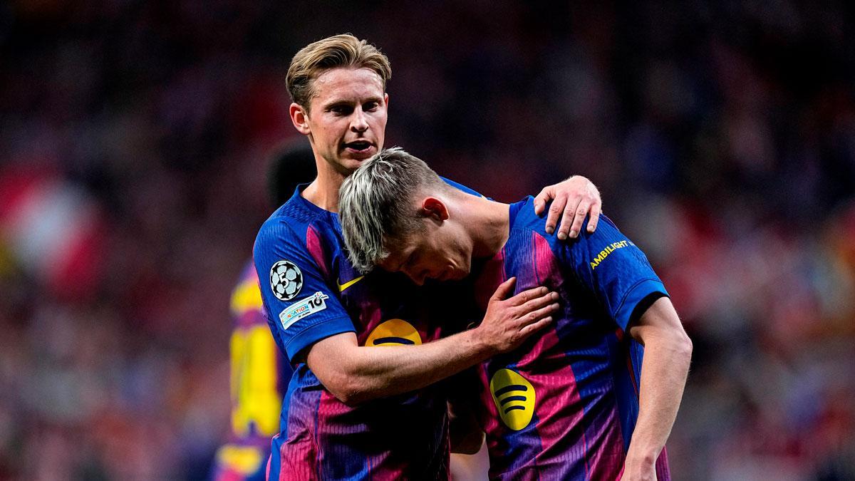 De Jong anima a sus compañeros después de la derrota contra el Atlético de Madrid
