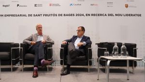 El director de Información Económica de Prensa Ibérica, Martí Saballs, y el presidente de Cirsa, Joaquim Agut
