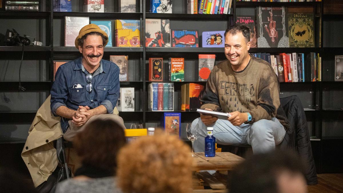 Dario Adanti  presenta ‘La ballena tatuada’ acompañado de Pato Conde