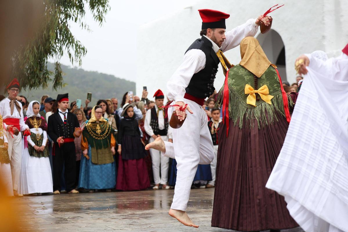 Santa Eulària en su domingo de Anar a Maig, en imágenes