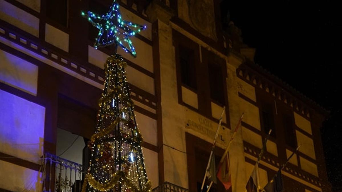 Árbol de Navidad, un año anterior en Torrejoncillo.