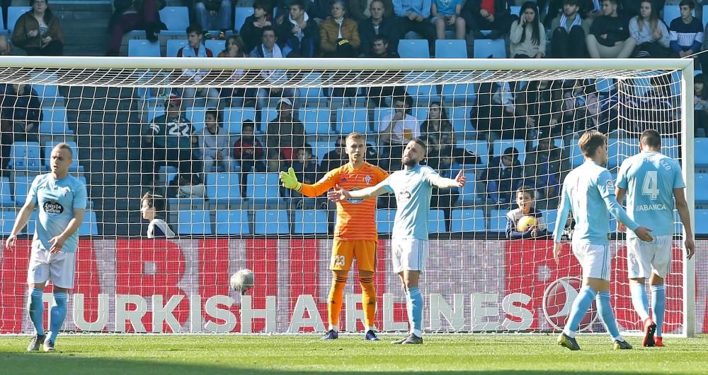 El Celta - Levante, en imágenes. // M.G. Brea | R. Grobas | EFE