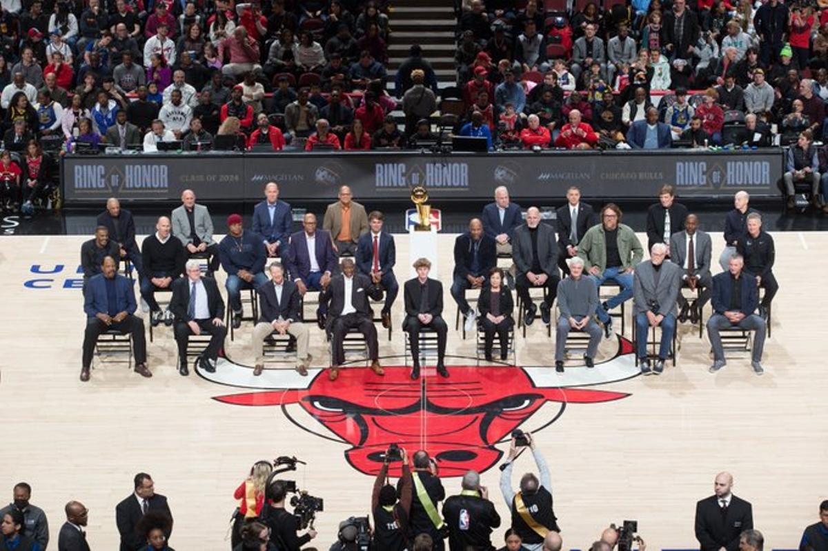 Los homenajeados por los Chicago Bulls.