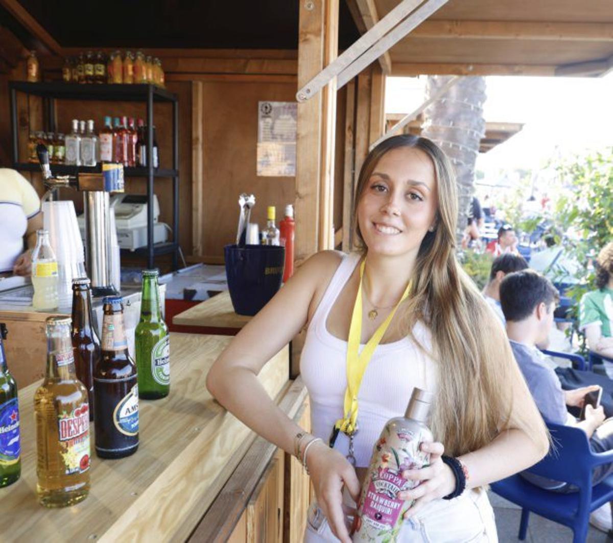 Por la izquierda, Arantxa Alonso, Luna Losada, Sophia Quevedo, Diego García, Diego Fernández, Hugo Alonso y Raúl Rodríguez, ayer, en la Semana Negra.