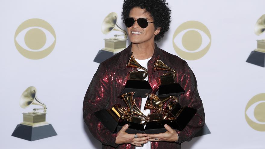 Bruno Mars no competirá en los Grammy de este año