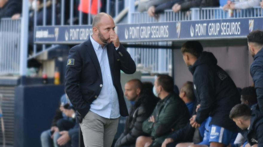 José Alberto López, en el banquillo del Málaga CF de este domingo en La Rosaleda