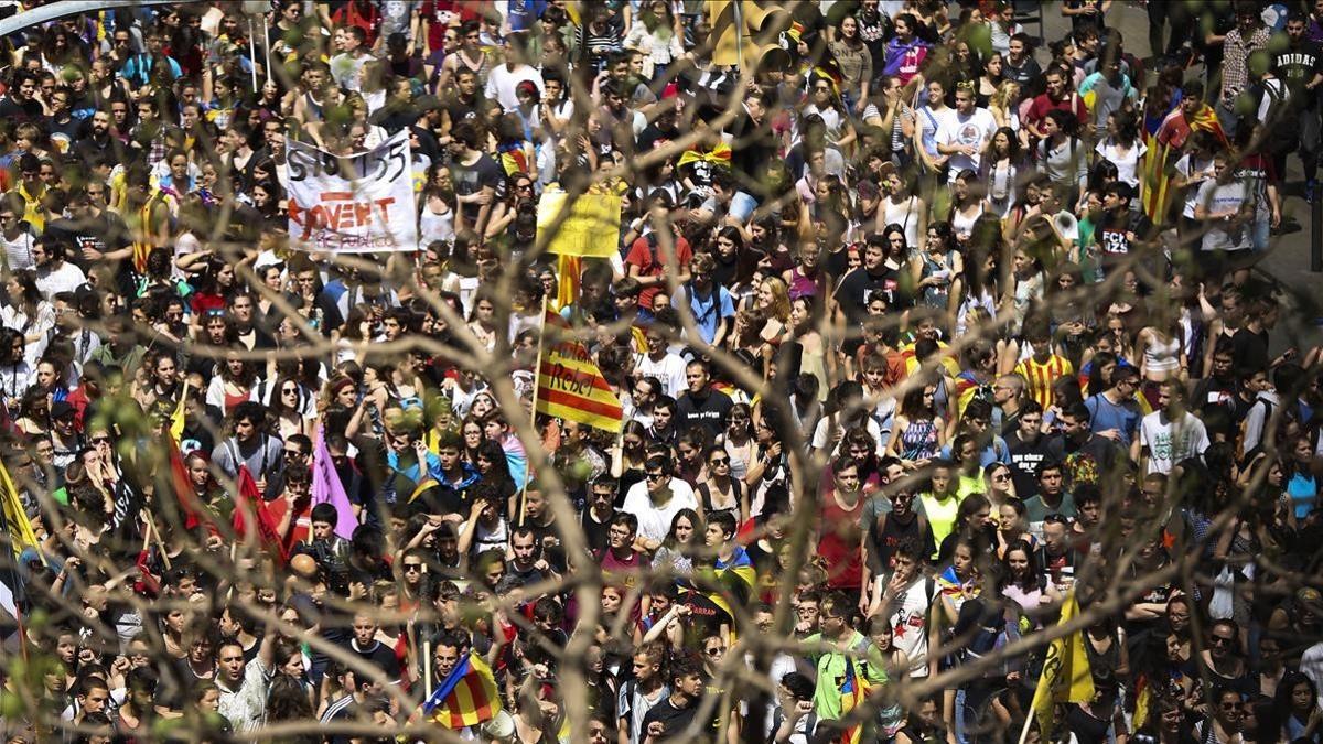 Multitudinaria manifestación por el centro de Barcelona.