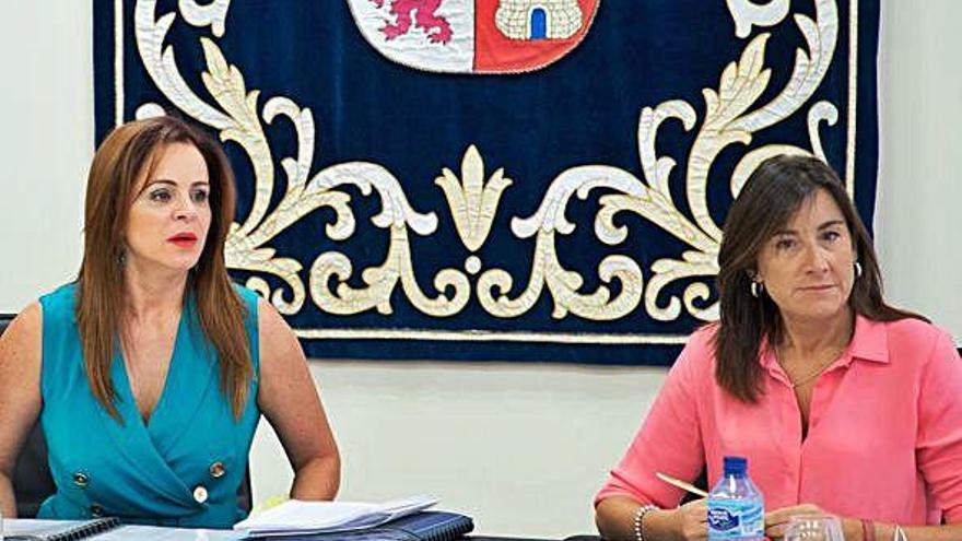 Silvia Clemente y Ana Sánchez en las Cortes de Castilla y León.