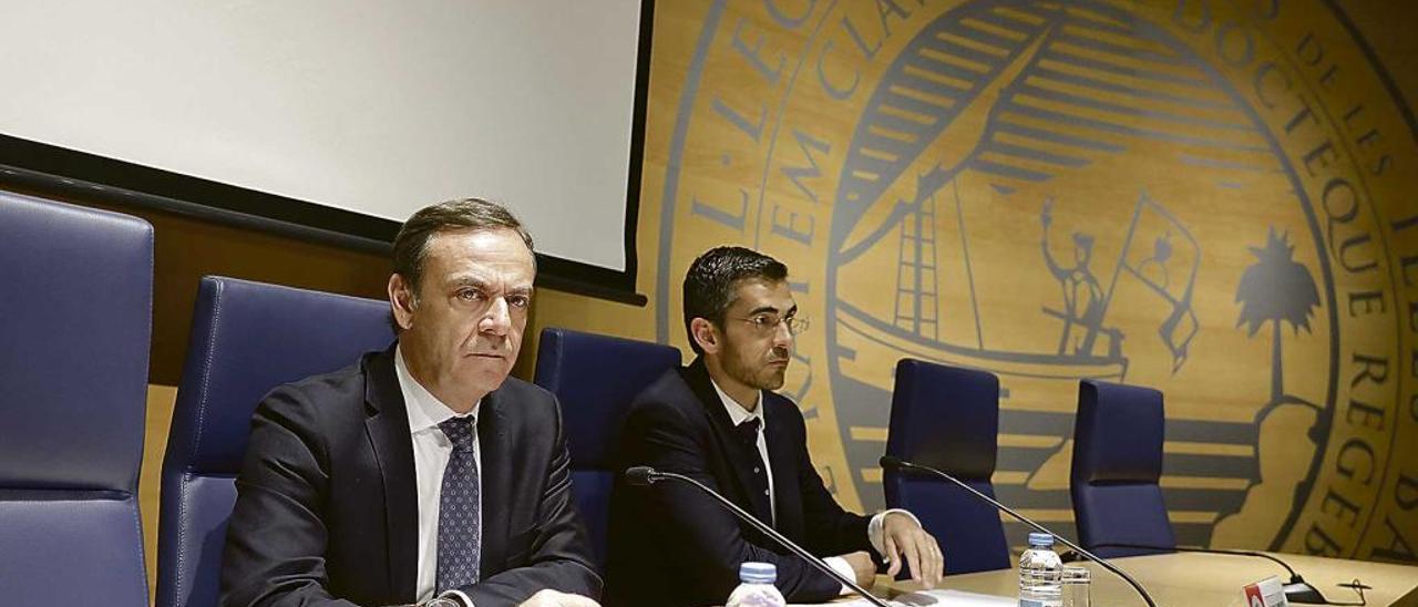 El presidente de la Audiencia Nacional, José Ramón Navarro Miranda, junto al letrado Jaime Campaner.