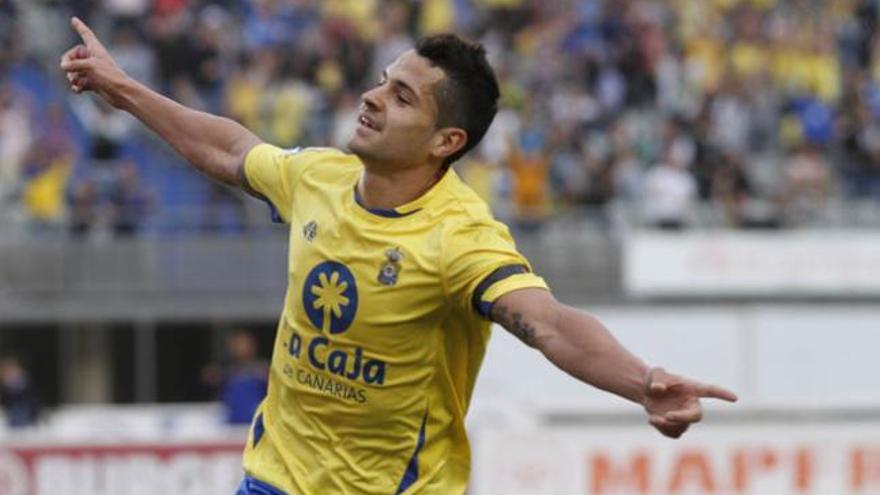 Vitolo celebra un gol contra el Celta de Vigo, durante esta temporada en el Gran Canaria.  i JOSÉ CARLOS GUERRA